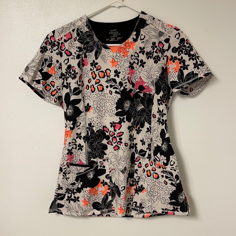 Cherokee infinity 3 pocket leopard printed women’s scrub top size Extra small